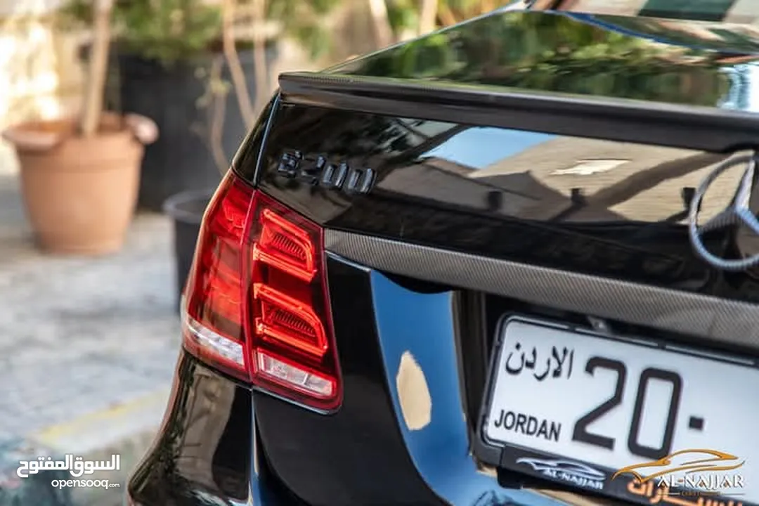 Mercedes E200 Avantgarde Amg kit 2015  السيارة وارد و بحالة الوكالة