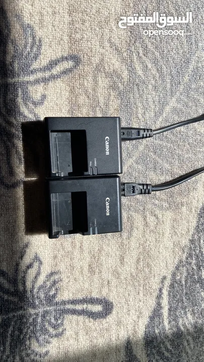 كامرتين 1200d و 4000d كل وحده بتنباع لحال    و اغراضهم الاصليه بحال الوكاله و في 3 عدسات للبيع بلوصف