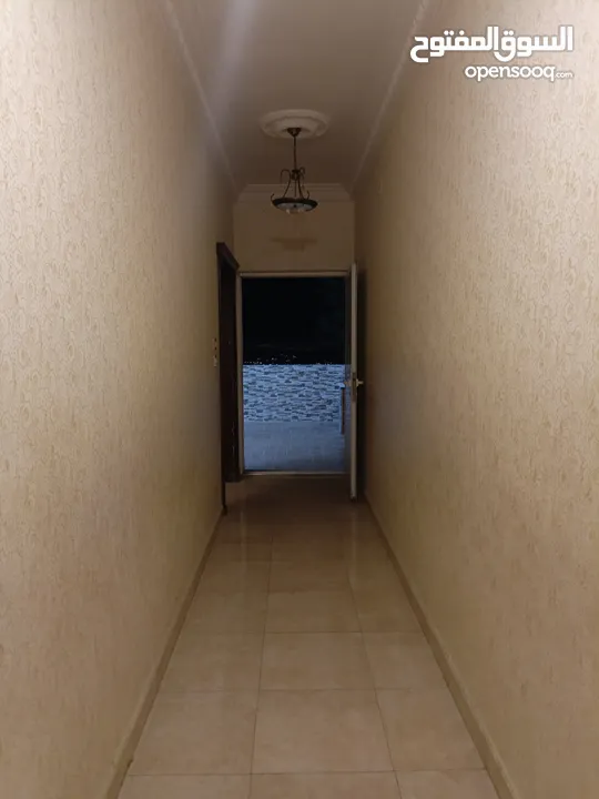منزل للايجار* طبعا سوف يتم تفريغه من جميع مافيه من أكياس وكراتين*