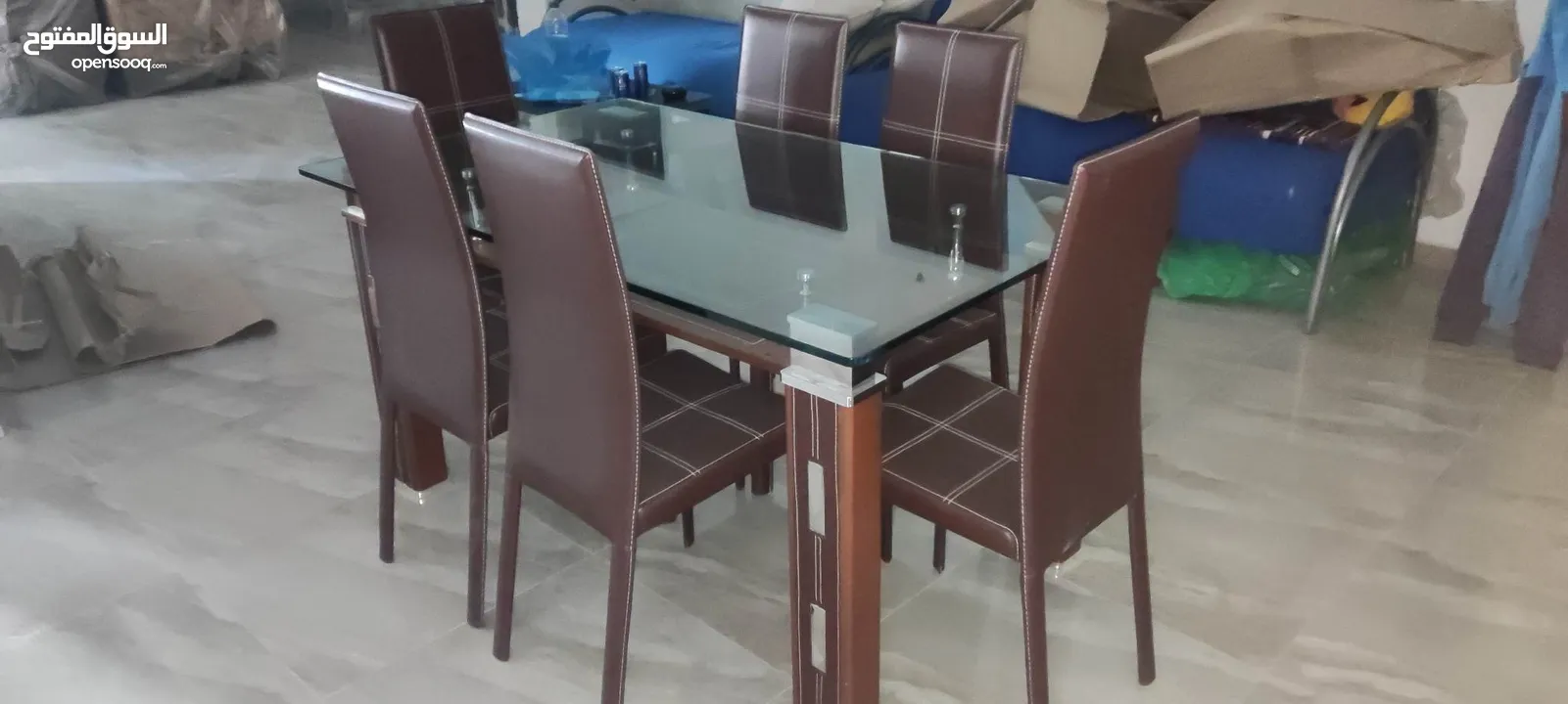طاولة سفرة تنجيد مع 6 كراسي تنجيد جداد بالكرتونة