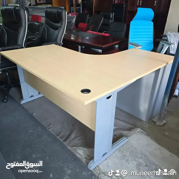 تصفيه على جميع الأثاث المكتبي