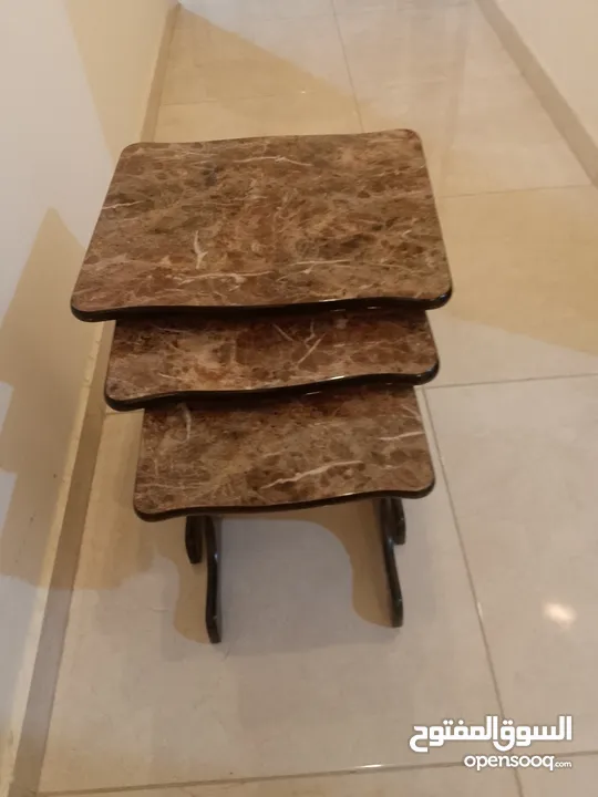 طاولات سيرفس شبه جديد عدد3