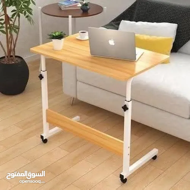 مكتب طلابي عملي ومتنقل بترتيب عصري باللون الخشبي والاسود