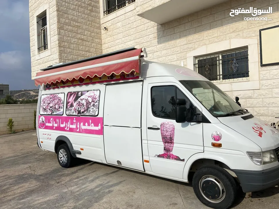 باص مرسيدس مفصل مطعم للبيع