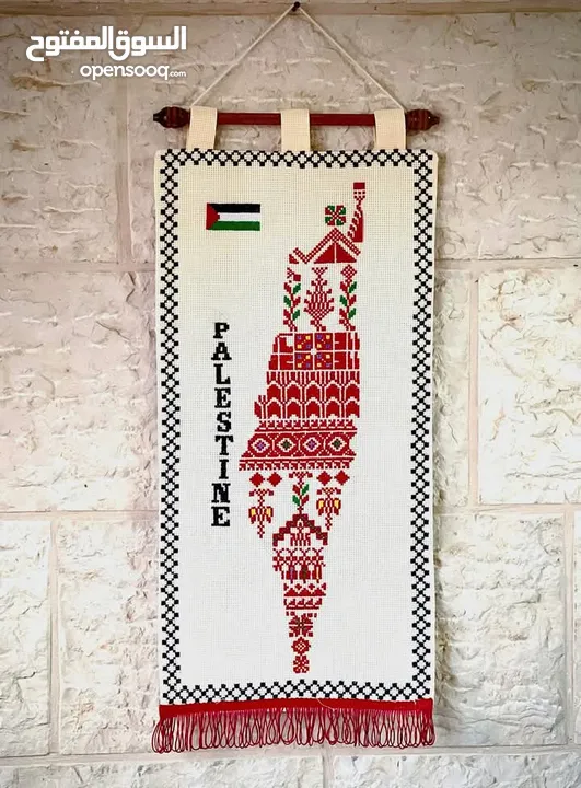 تطريز يدوي اثواب وبراويز وساعات وتوزيعات وكتابة بالتطريز على البلايز وصواني مطرزة ومرايات مطرزة