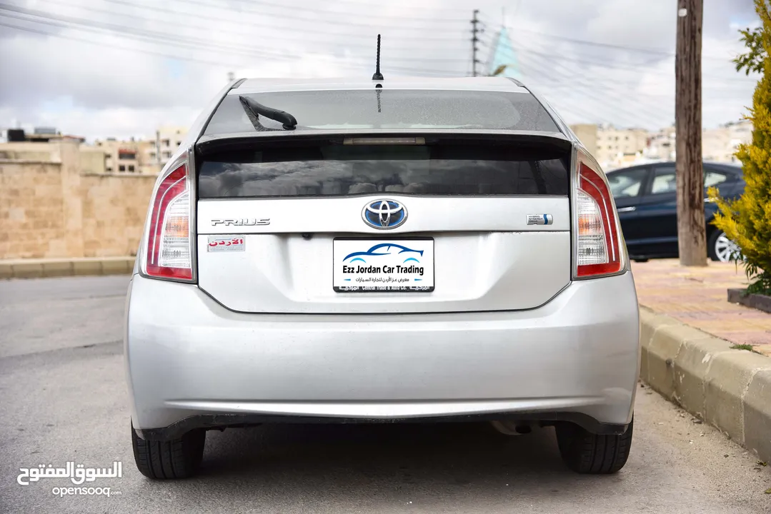 تويوتا بريوس هايبرد بحالة الشركة Toyota Prius Hybrid 2015