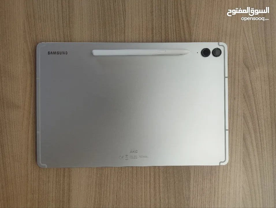 Samsung Galaxy Tab S9 FE Plus لون  Silver مع كفر كحلي بالكرتونة استعمال خفيف جدا