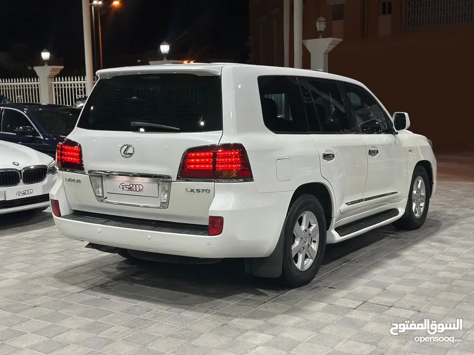 Lexus LX 750