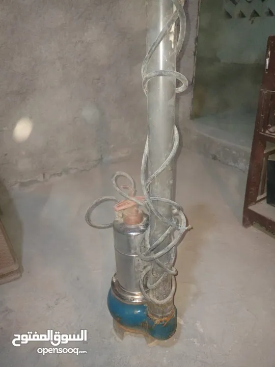 متور غاطس ايطالي بحالة جيدة جدا