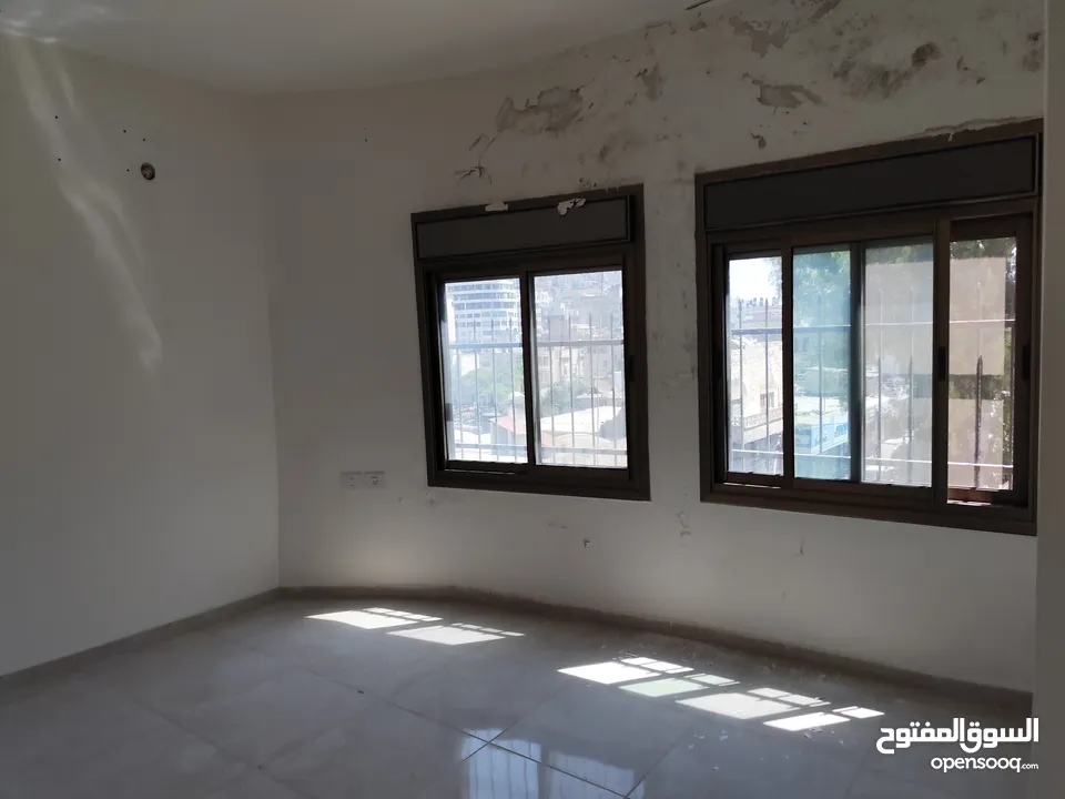 تأجير شقة غير مفروشة