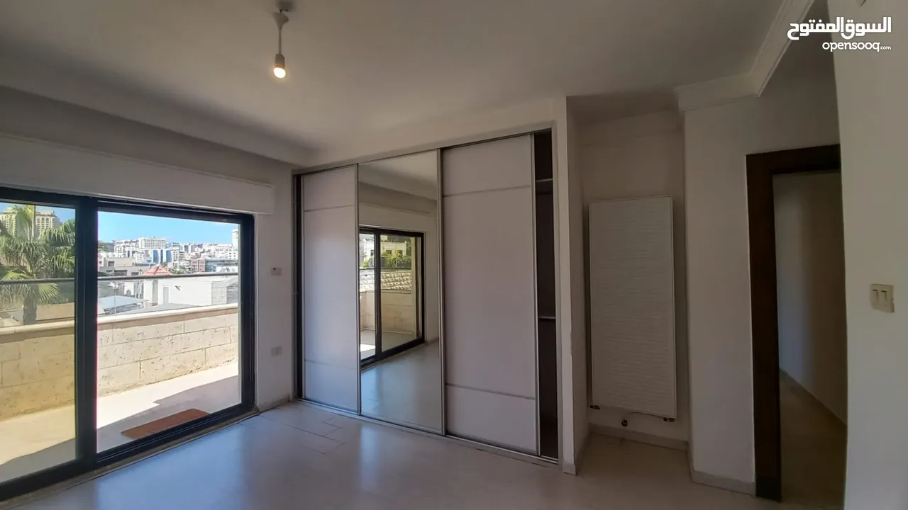 شقة شبه مفروشة للايجار في عبدون  ( Property 39252 ) سنوي فقط