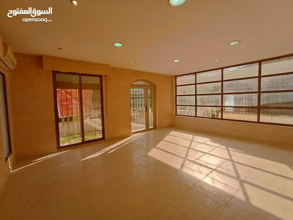 شقة غير مفروشة للإيجار 200م2 ( Property 18990 )-175072800