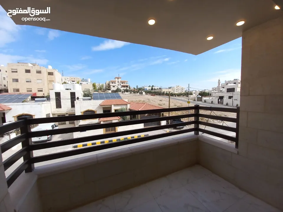 شقة طابق ثالث في ضاحية خليل الرحمن قريبه من شارع المطار من المالك مباشره