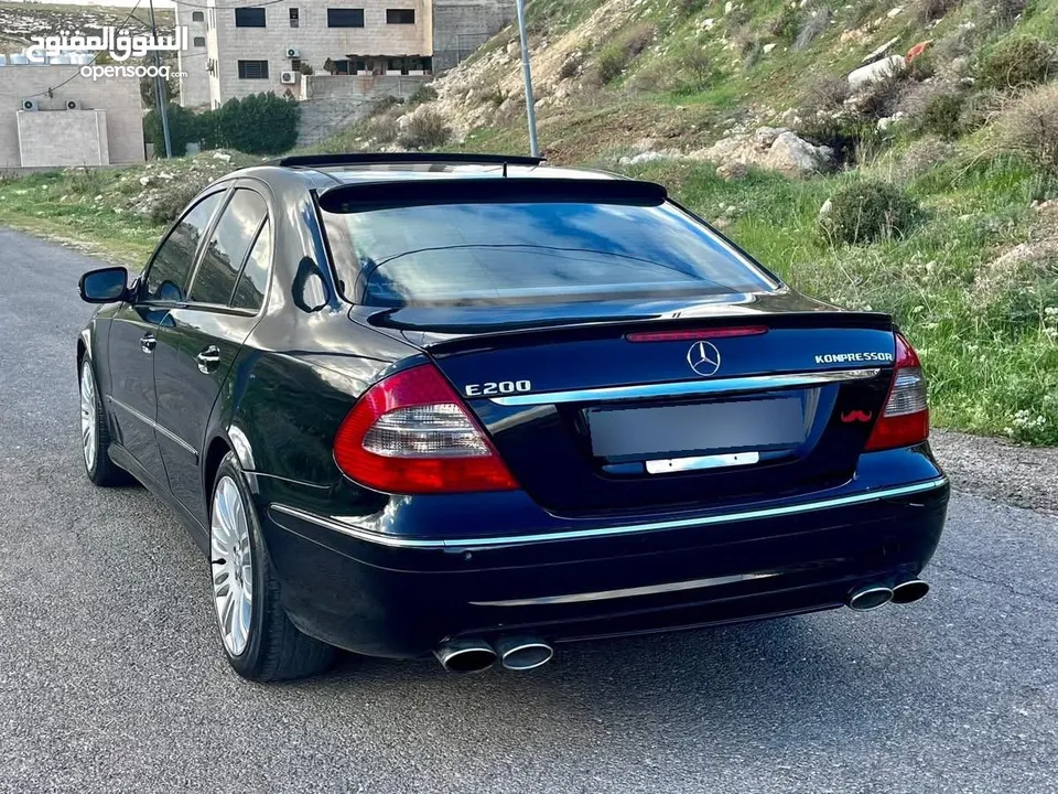 MERCEDES BENZ E200