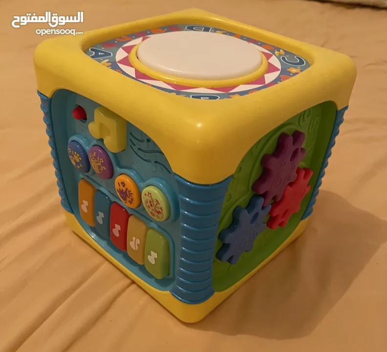 Multifunctional play cube