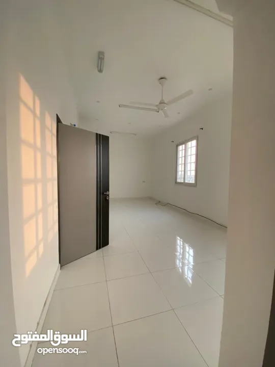 فيلا واسعة دورين قريب مستشفى صحارspacious villa near sohar hospital