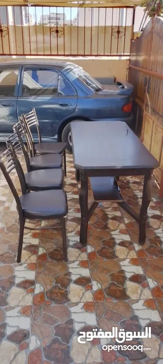 طاولة طعام