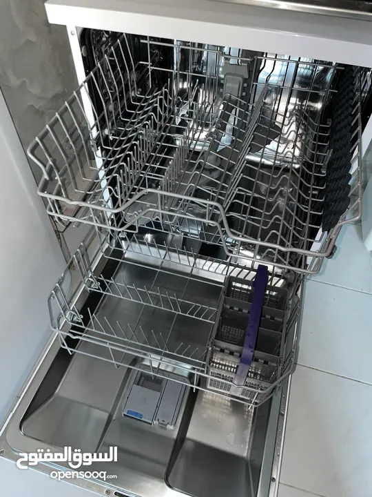 Beko dishwasher barely used (like new)