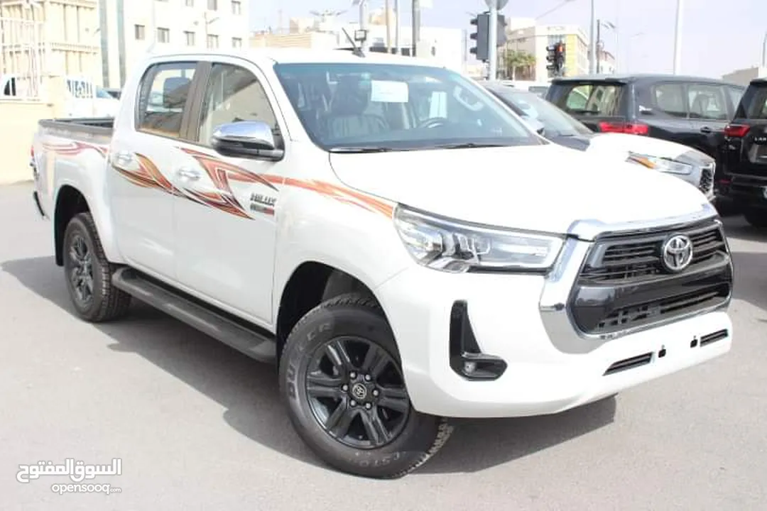 بيك اب Toyota Hilux 2023 لون لؤلؤي