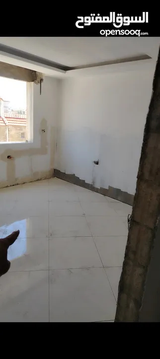 استديو للبيع بجانب الجامعة الأردنية مميز بمساحة 40 متر يوجد خدمات مميزة بالمجمع و قريب من كلية الطب