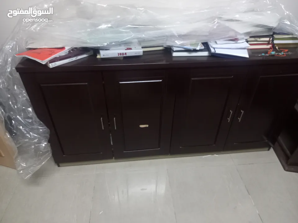 مكتب مع مرفقات للبيع خشب لاتيه