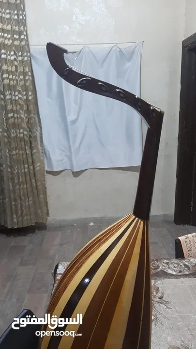 عود عراقي احترافي دوسه من العراق للبيع المستعجل اشتريته 250د سعر البيع 125د قابل للتفاوض للعازفين