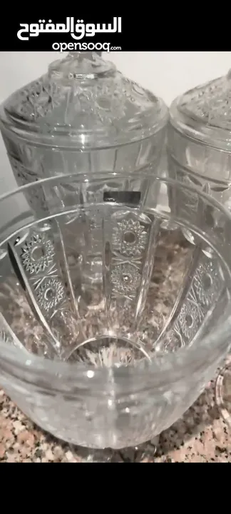 للبيع فازات زجاجية كبيرة الحجم بحالة ممتازة جدا غير مستعملة نهائيا مصنوعة من زجاج عالي الجودة،