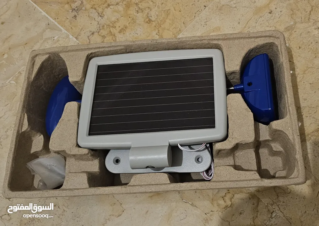 مصباح القراءة LED بالطاقة الشمسية