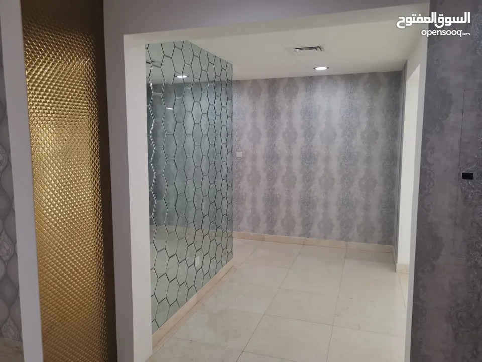 2 Bedrooms Apartment for Rent in Ghubra MGM REF:888R