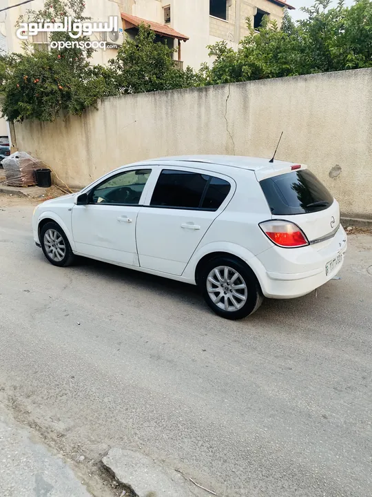 اوبل استرا بسعر حرق سياره جديده مش بحاجه لاشي (جديده) وغير هيك انا مسوال ع الفحص