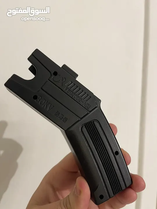 مسدس كهرباء طلق taser gun