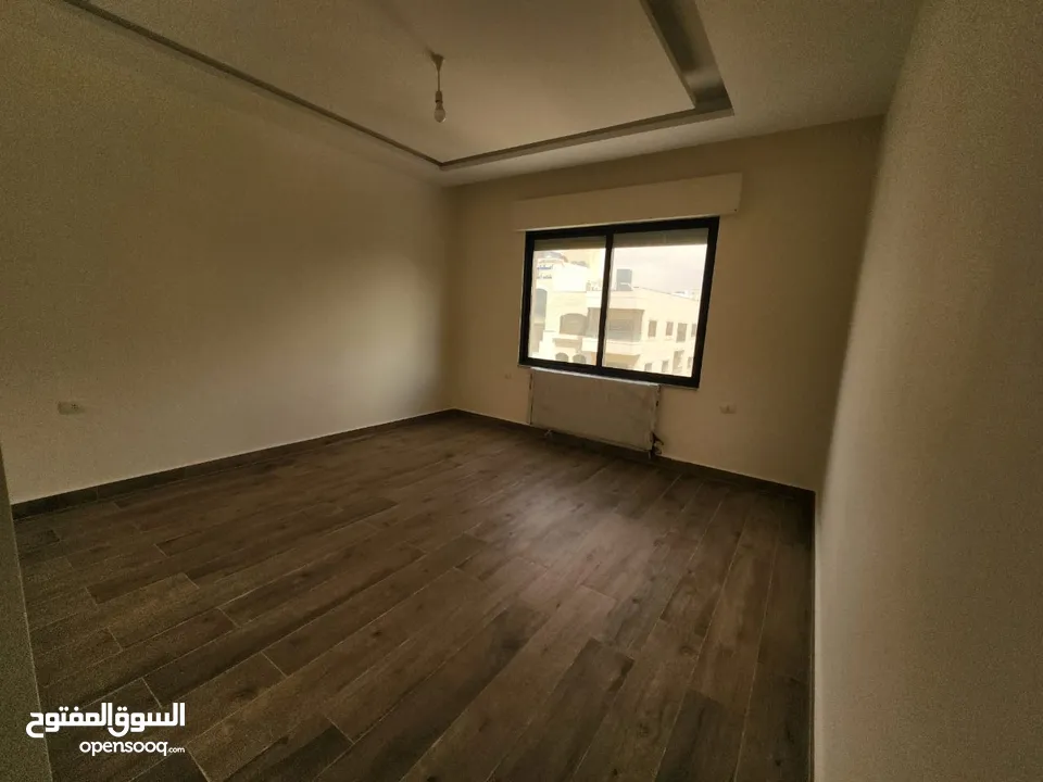 شقة طابقية للبيع في حي الصحابة - ref : 14579