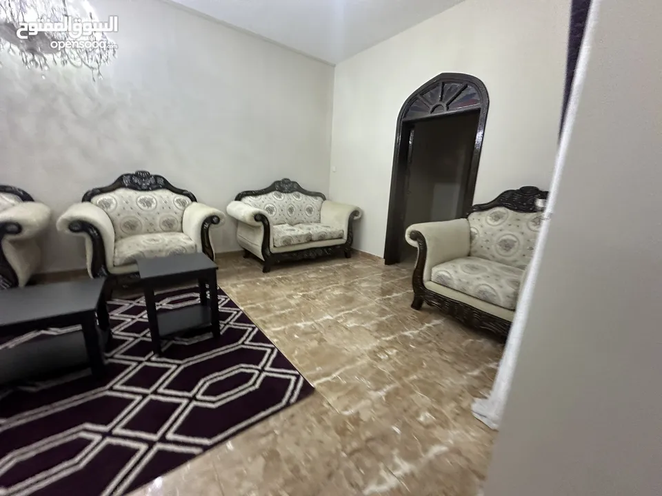 فرصة ‎ذهبية للإيجار شقة  1 BHK كبيرة مفروشة بالغبرة الشمالية شارع الضيافة في قلب الغبرة بقرب من