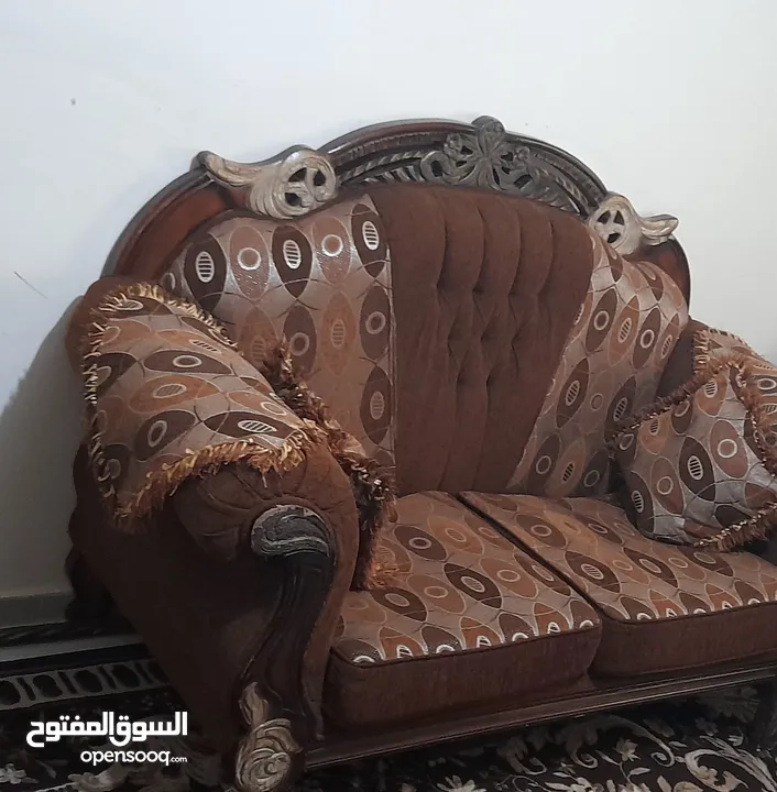 كنب + بوفيه للبيع بحاله جيده السعر 150