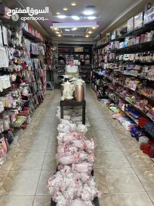 محل نثريات وأدوات منزليه موقع مميز ضاحية الأمير حسن على شارع رئيسي للبيع  مساحه ممتازة مع سده داخليه