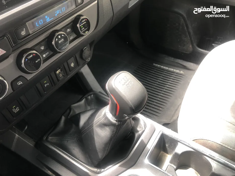 تويوتا تاكوما 2017  كابينة و نص مميز غيار عادي 4x4   بحالة ممتازة من المالك.