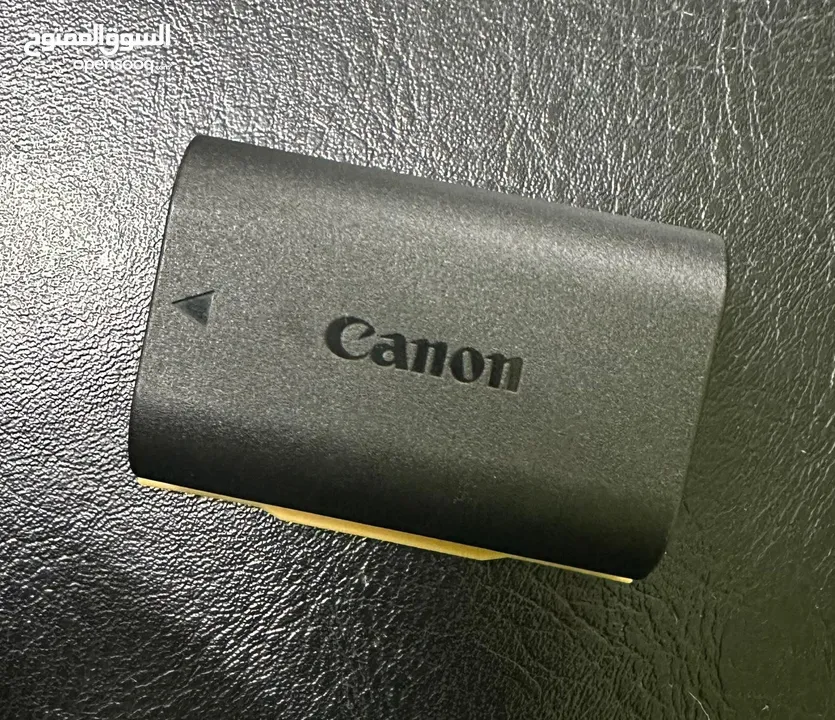 للبيع علبه الكاميرا و عدسة EOS 80D