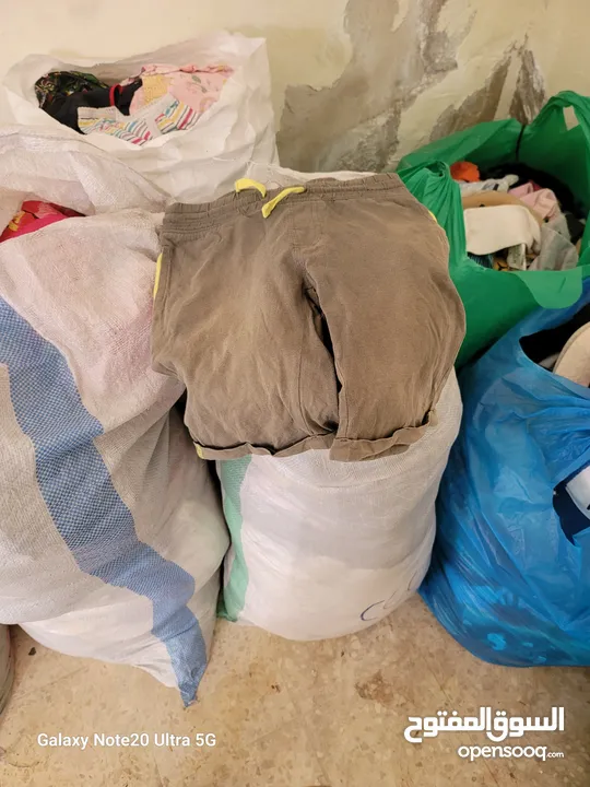 شروة مستودع كامل بسعر مغري حرق حرق بضاعه مشكلة صيفي خفيف شتوي نخب كياس بآلة عدد 8مشكل قابل للتفاوض