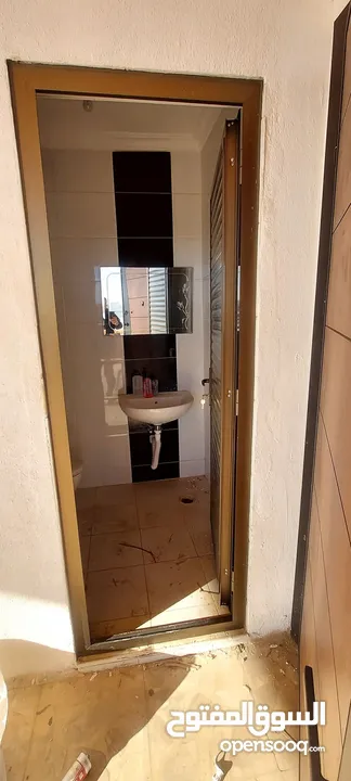 شقة مميزة جدا للبيع مع روف منطقة الجندويل بل قرب من الأحوال المدنية