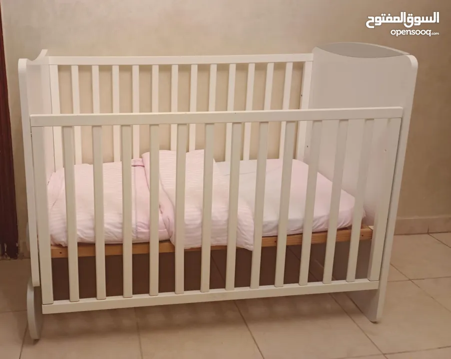 مستلزمات اطفل مستخدم نظيف