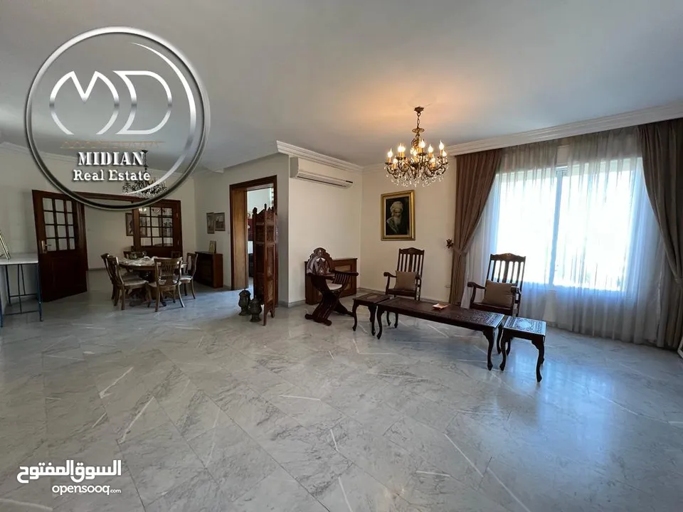 شقة فارغة للايجار جبل عمان طابق أول مساحة 250م 4 نوم اطلالة جميلة