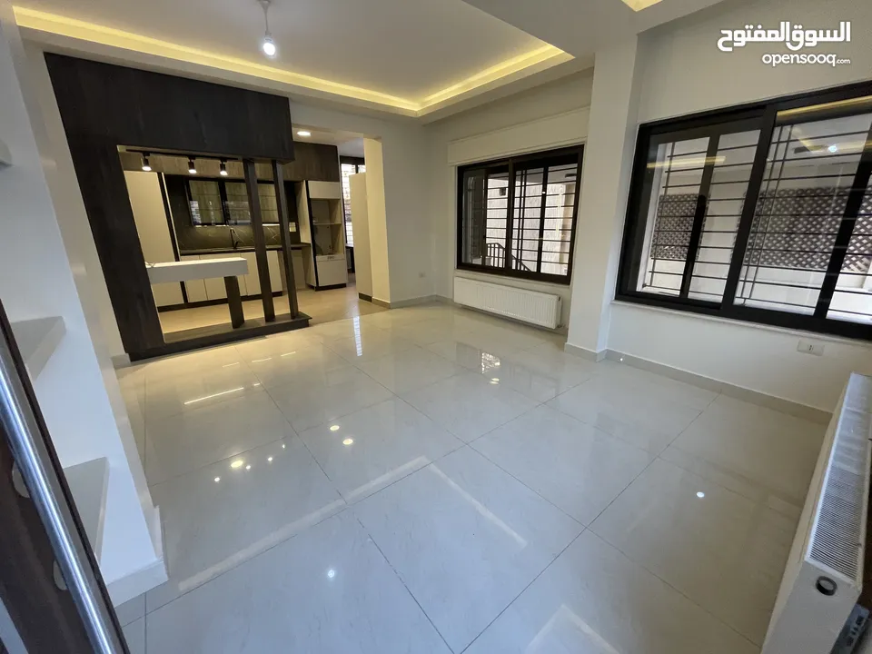 شقة للايجار في الصويفية ( Property 40726 ) سنوي فقط