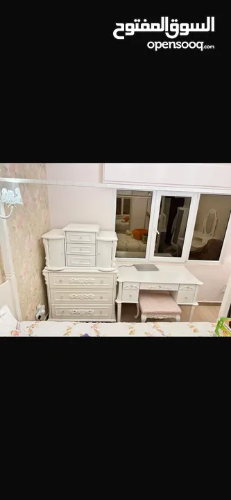 للبيع مجموعة من قطع الأثاث  شبه جديده  للبيع جميع القطع