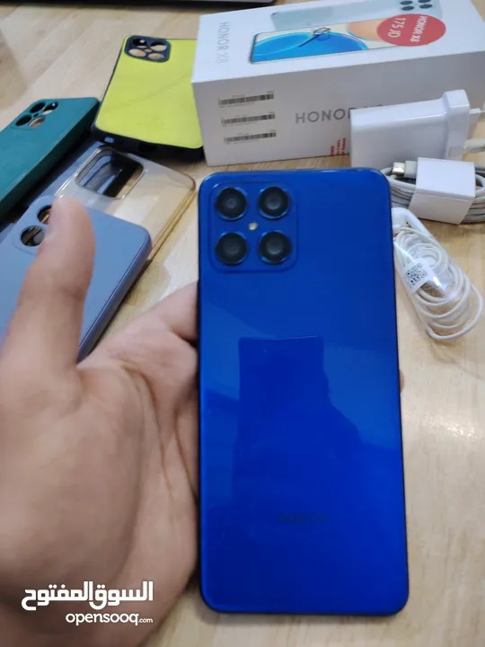 هاتف HONOR X8  مستعمل بحاله ممتازه معو كامل اغراضو الاصليه ومع الكرتونه