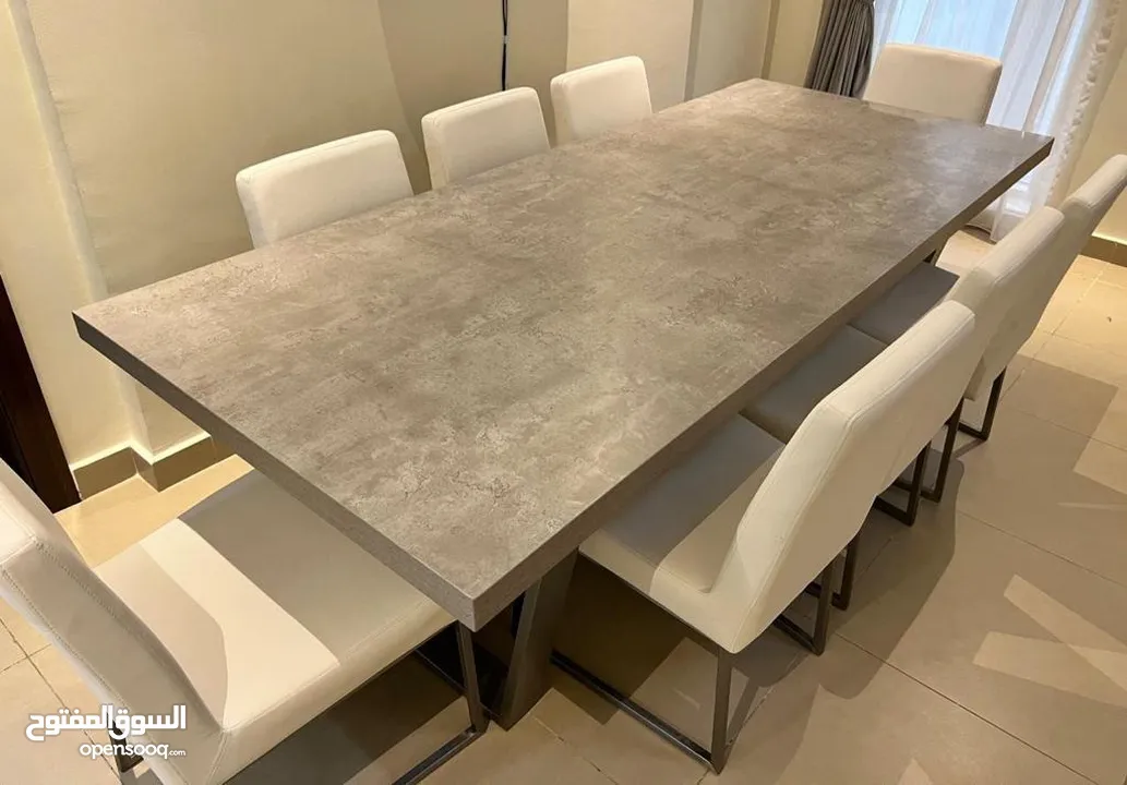 Elegant Dining Table (8 Seats) طاولة طعام بتصميم عصري أنيق