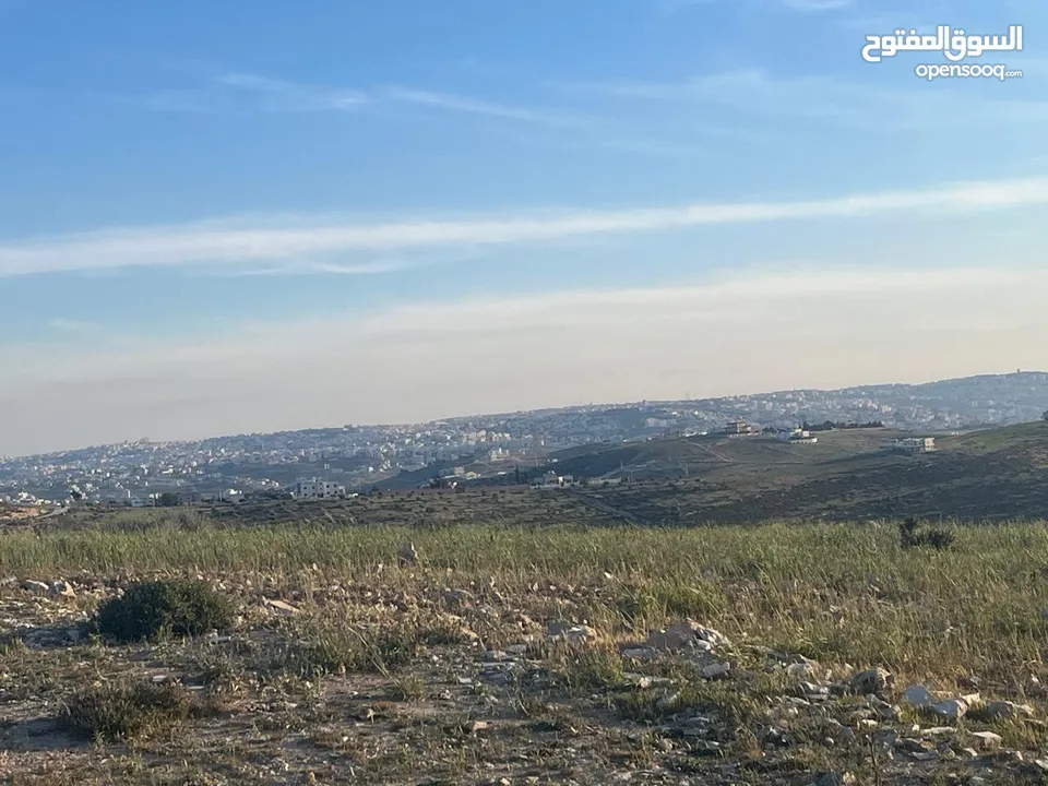 ارض الكمشة - استثمارية عالية و مطلة ( راس جبل)  قريب شارع الاردن 4 دونم إطلالة بانورامية مطلة