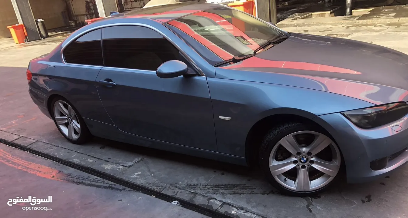 BMW 330i السيارة نظيفة جداً جداً