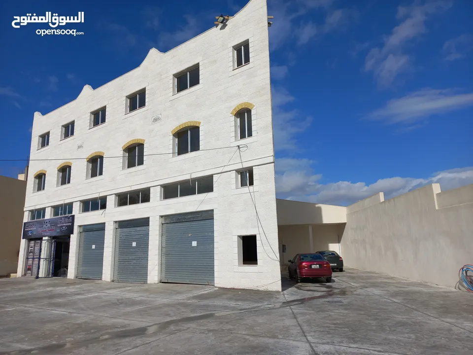 مجمع تجاري لتأجير محلات ومخازن بمساحة 50-250 م2، عدنان مسامح
