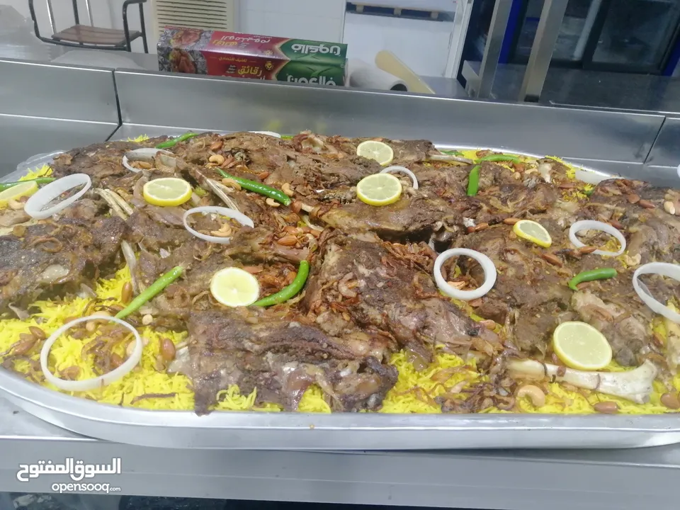 شيف يمني مقيم في السلطنه يبحث عن عمل  خبره 15سنه في الطبخ والاداره والتسويق