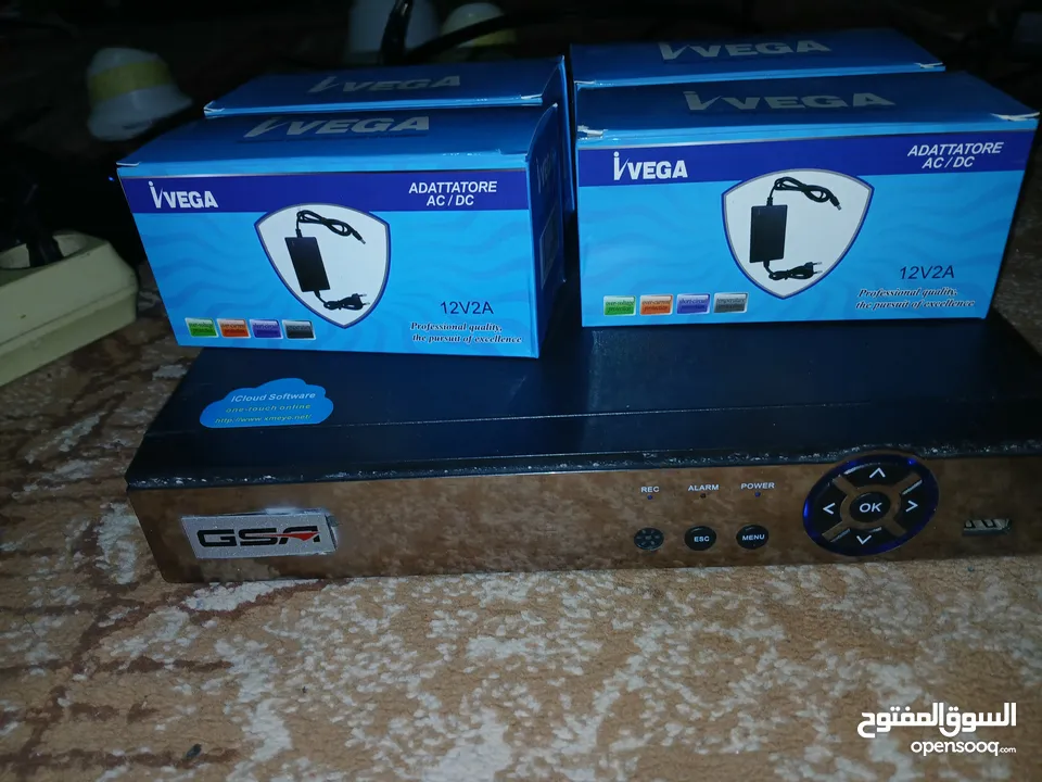 كاميرات مراقبة 2 ميجا مستعمل وحالة ممتازه ويوجد كاميرا بالكرتونه ومحولات بالكرتونه شغالات عالفحص